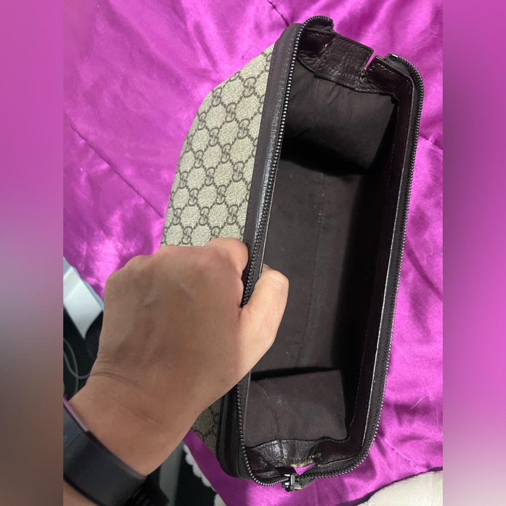 Gucci GG Supreme Tick Makeup/Toiletry Bag - Picture 4 of 17